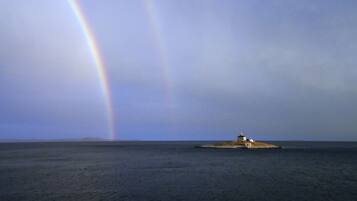 Beach nearby, beach cabanas, 3 beach bars