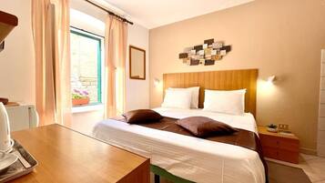 Double Room | Desk, laptop workspace, iron/ironing board, free WiFi