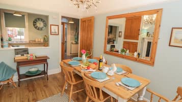 Cottage | Private kitchen | Dishwasher, highchair, cookware/dishes/utensils
