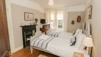 Cottage | 4 bedrooms, individually decorated, individually furnished, free WiFi