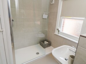 Cottage | Bathroom | Shower