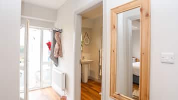 Cottage | 2 bedrooms, individually decorated, individually furnished, free WiFi