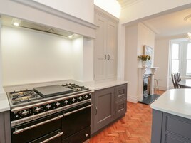 Cottage | Private kitchen | Fridge, stovetop, dishwasher, toaster