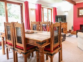 Cottage | Dining