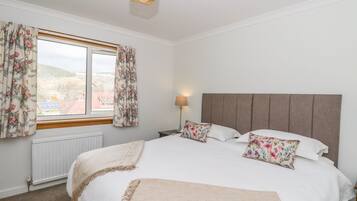 Cottage | 4 bedrooms, individually decorated, individually furnished, free WiFi