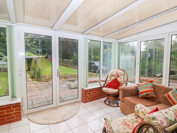 Cottage | Interior - Glynde (Dover)