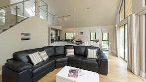 Cottage | Living area | TV, DVD player