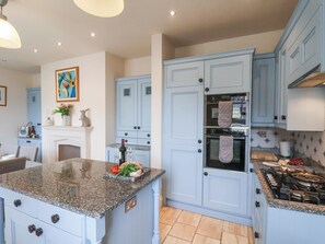 Cottage | Private kitchen | Dishwasher, highchair, cookware/dishes/utensils