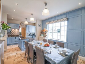Cottage | Dining
