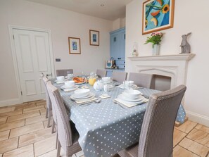 Cottage | Dining