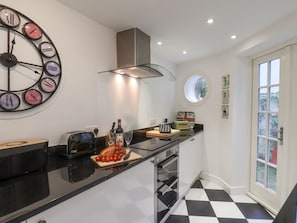 Cottage | Private kitchen | Microwave, highchair, cookware/dishes/utensils