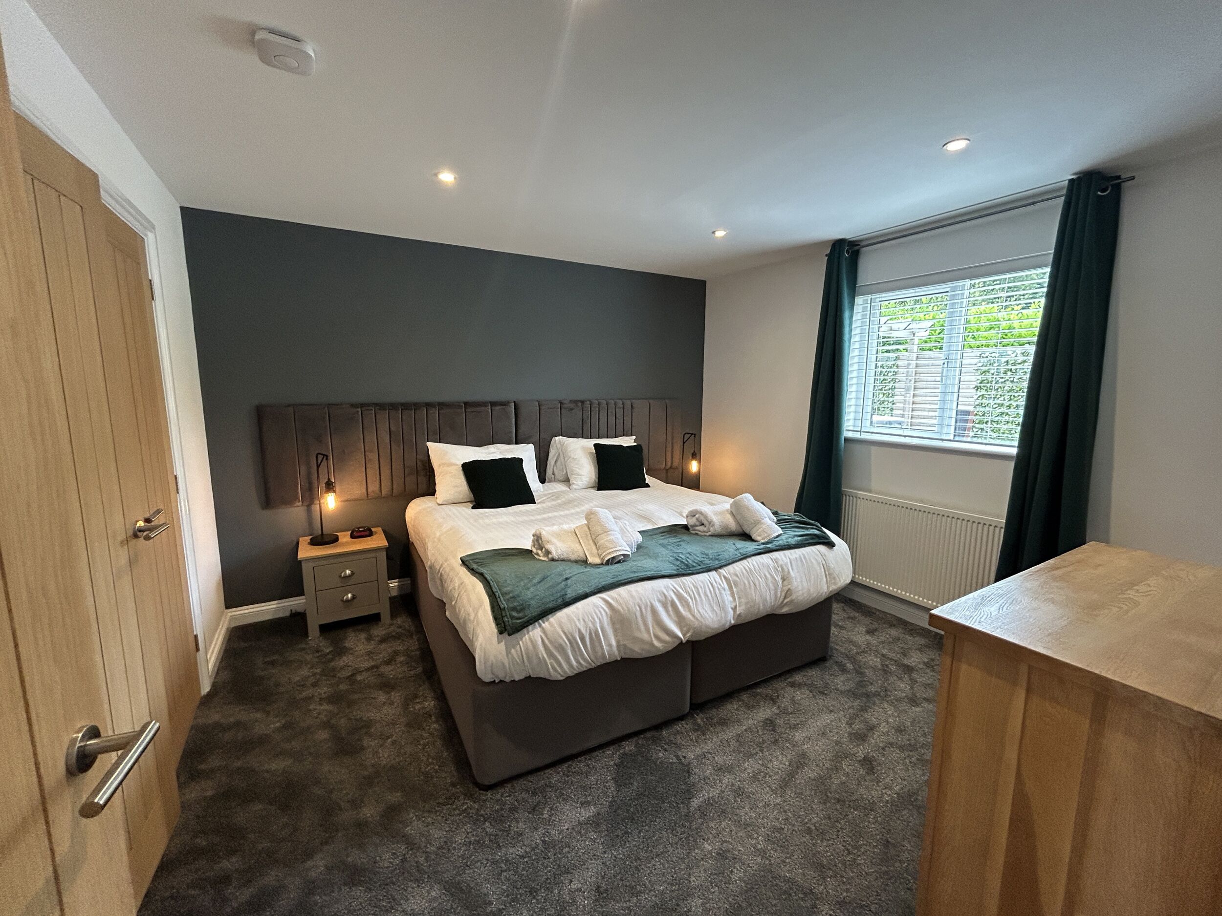 4 habitaciones, decoración personalizada y muebles diferentes 