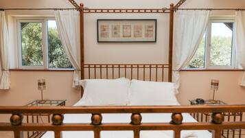 Cottage | 4 bedrooms, individually decorated, individually furnished, free WiFi