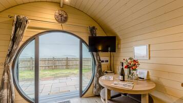 Cottage | 1 bedroom, individually decorated, individually furnished, free WiFi