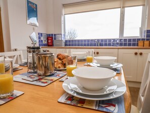 Cottage | Dining - Belvedere House (Bridlington)