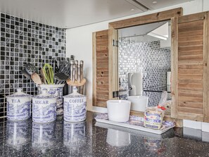 Cottage | Badkamer | Een douche