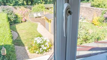 Cottage | Property grounds