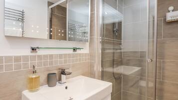 Cottage | Bathroom | Shower