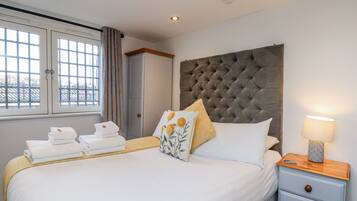 Cottage | 2 bedrooms, individually decorated, individually furnished, free WiFi