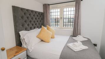 2 bedrooms, individually decorated, individually furnished, free WiFi