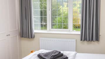 Cottage | 3 bedrooms, individually decorated, individually furnished, free WiFi