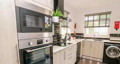 2 Ings Avenue