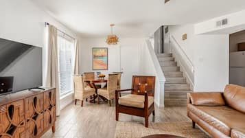 Smart-TV, peis, Netflix og Hulu