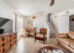 Smart TV, fireplace, Netflix, Hulu - The Coco Mermaid “A Gorgeous Condo on the Gulf!“ City Registration #GVR15407 (Galveston)