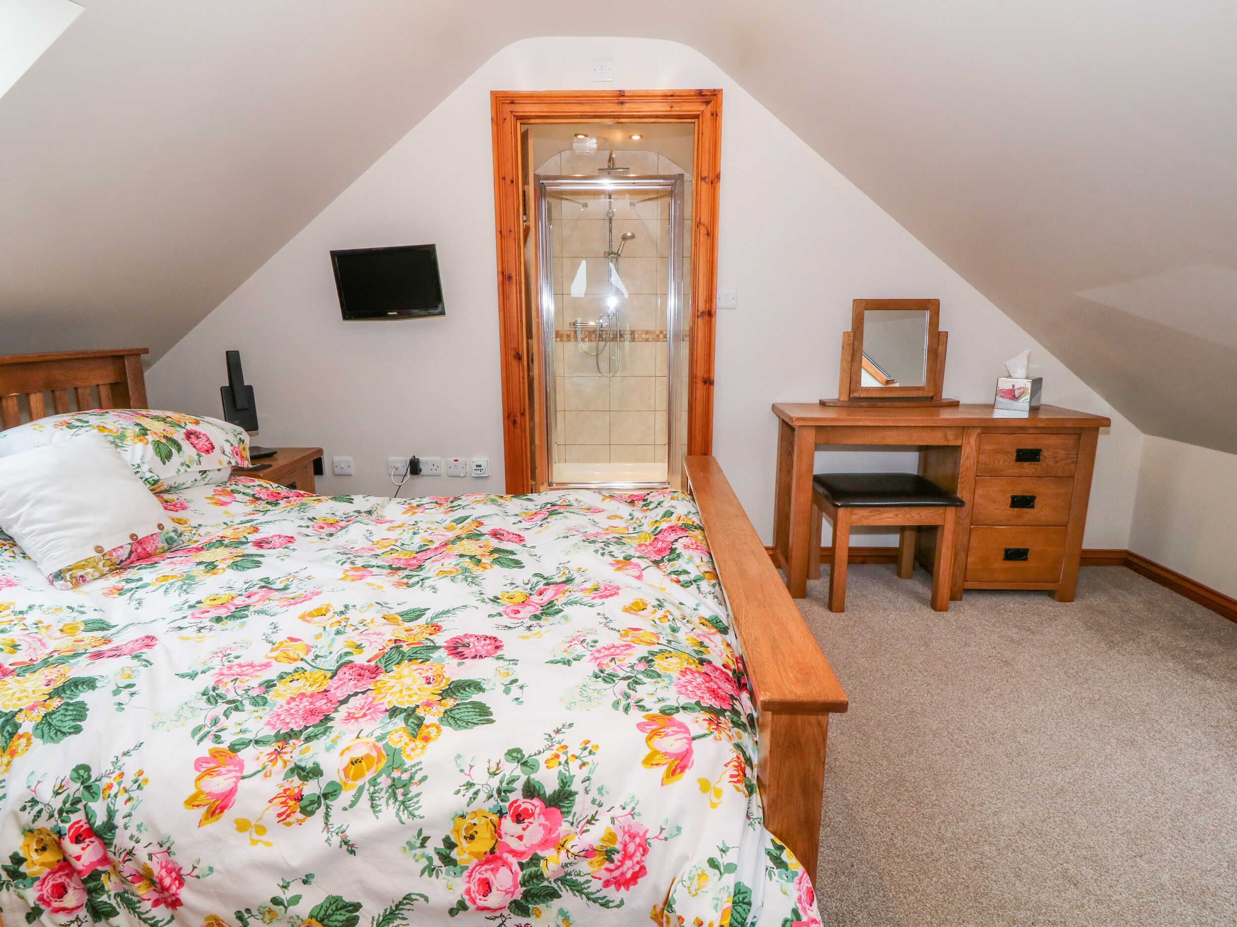 Cottage | 1 bedroom, individually decorated, individually furnished, free WiFi