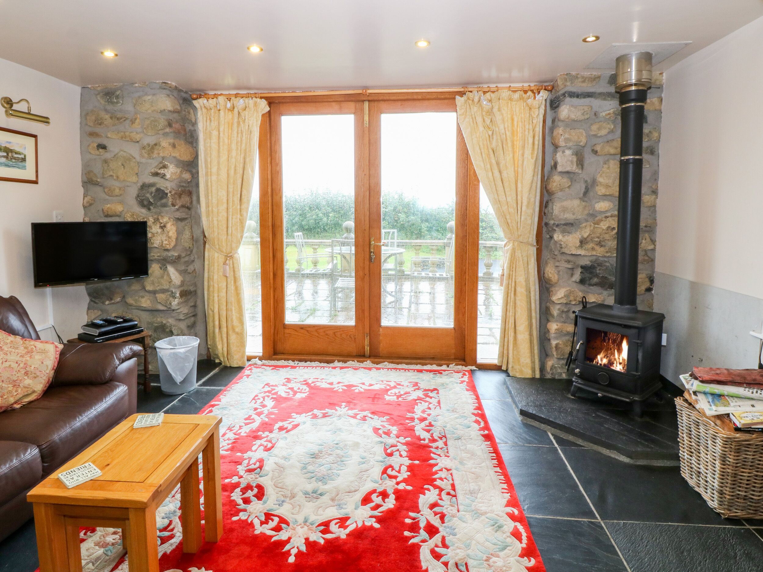 Cottage | Living area | TV