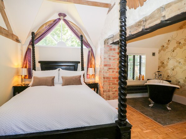 Cottage | 2 bedrooms, individually decorated, individually furnished, free WiFi