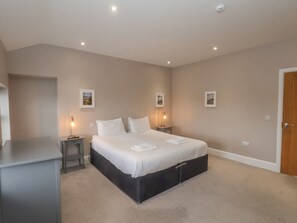 7 bedrooms, individually decorated, individually furnished, free WiFi - Station House (Scarborough)