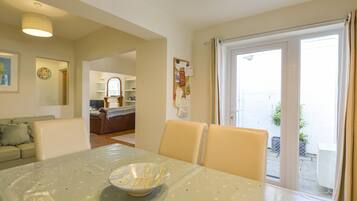 Cottage | Interior