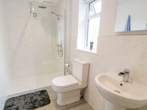 Cottage | Bathroom | Shower - Pen Y Braich Uchaf (Garndolbenmaen)