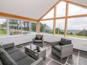 Cottage | Living room - Pen Y Braich Uchaf (Garndolbenmaen)