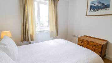 Cottage | 3 bedrooms, individually decorated, individually furnished