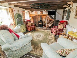 Cottage | Living room - Old Stables Cottage (Saltburn-by-the-Sea)