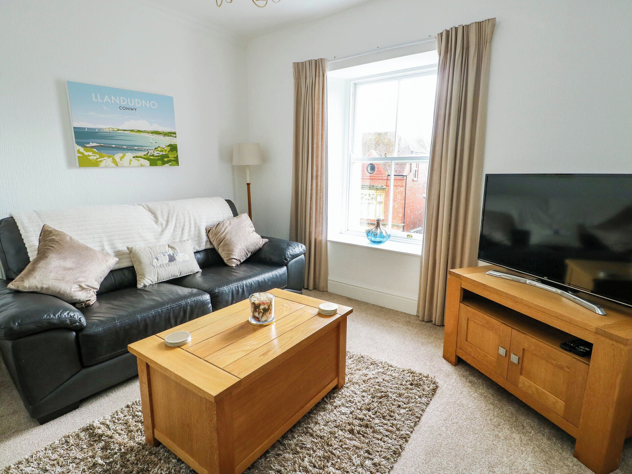 Cottage | Living area | TV