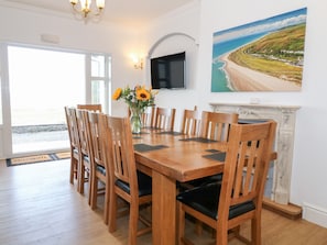 Cottage | Dining