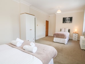 Cottage | 6 bedrooms, individually decorated, individually furnished, free WiFi