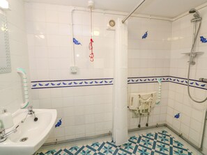 Mökki | Kylpyhuone | Suihku