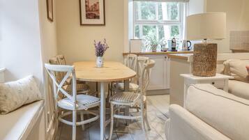 Cottage | Salle de séjour | Télévision