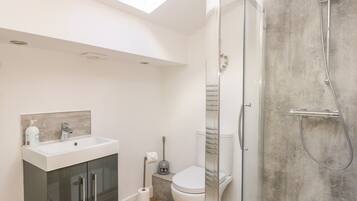 Cottage | Bathroom | Shower