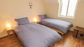 Cottage | 2 bedrooms, individually decorated, individually furnished, free WiFi