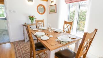Cottage | Dining