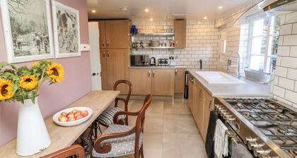 3 Elm Cottage