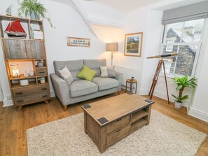 Cottage | Living area | TV