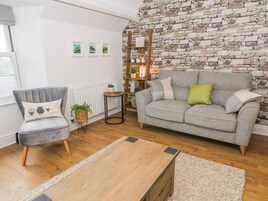 Cottage | Living room | TV