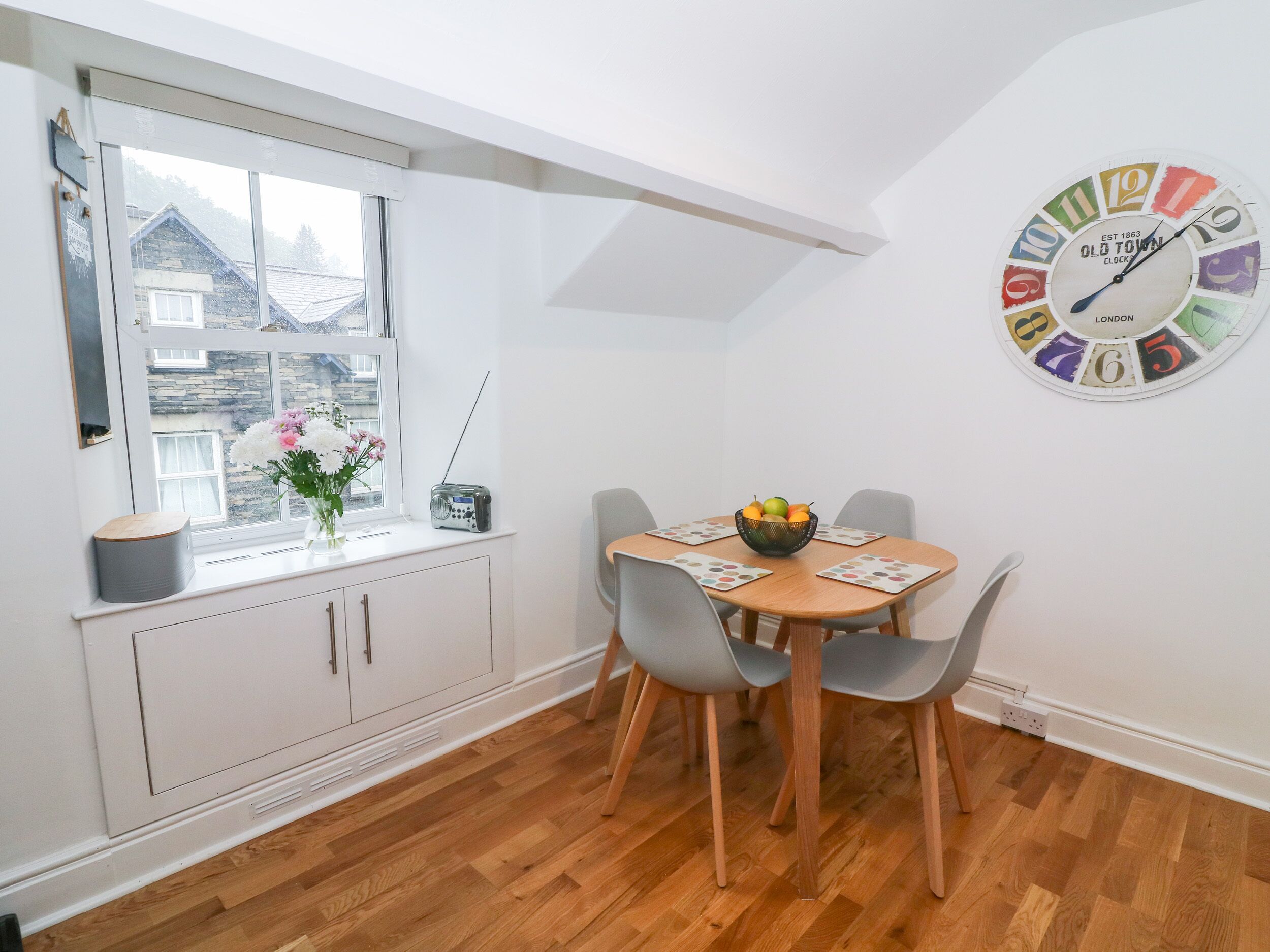 Cottage | Private kitchen | Stovetop, dishwasher, cookware/dishes/utensils