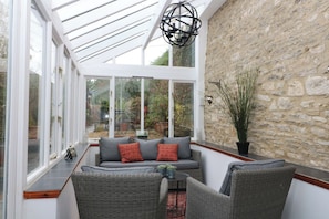 Cottage | Interior - Dolphin House (Burford)